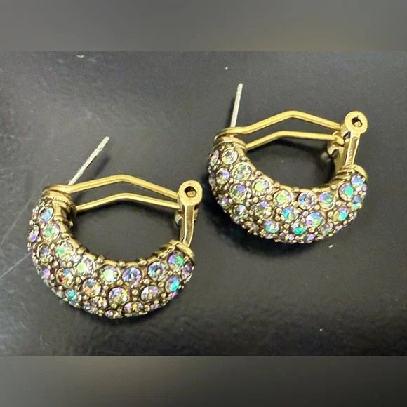 SIGNED HEIDI DAUS AURORA BOREALIS CRYSTAL OMEGAEARRINGS NEW
